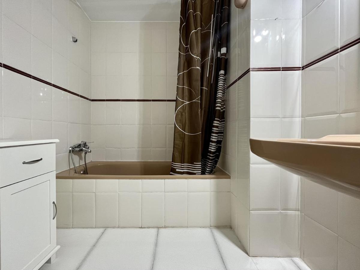 Primera Linea Con Piscina En 卡尔佩 外观 照片